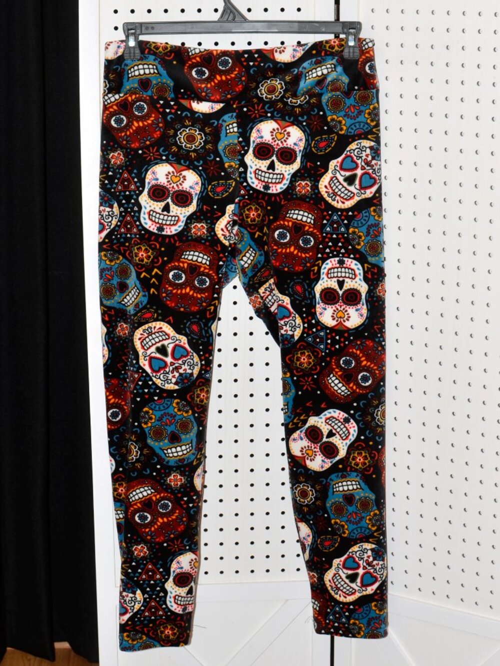No Boundaries XL 15-17 Sugar Skull Plush Leggings Black Multicolor Whimsigoth